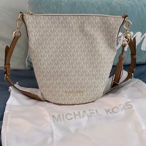 Michael Kors Brooke Bag! Practically Brand New With Dust Cover (used 2x only)